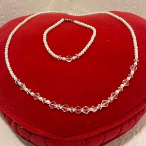 Matching clear glass & pearl necklace and bracelet